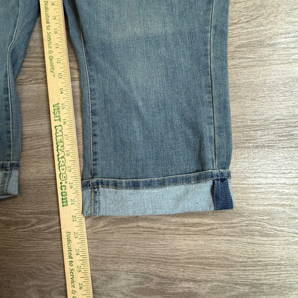 Signature Levi Strauss Gold Label Womens Mid Rise Capri Jeans Blue 28 W39 NEW